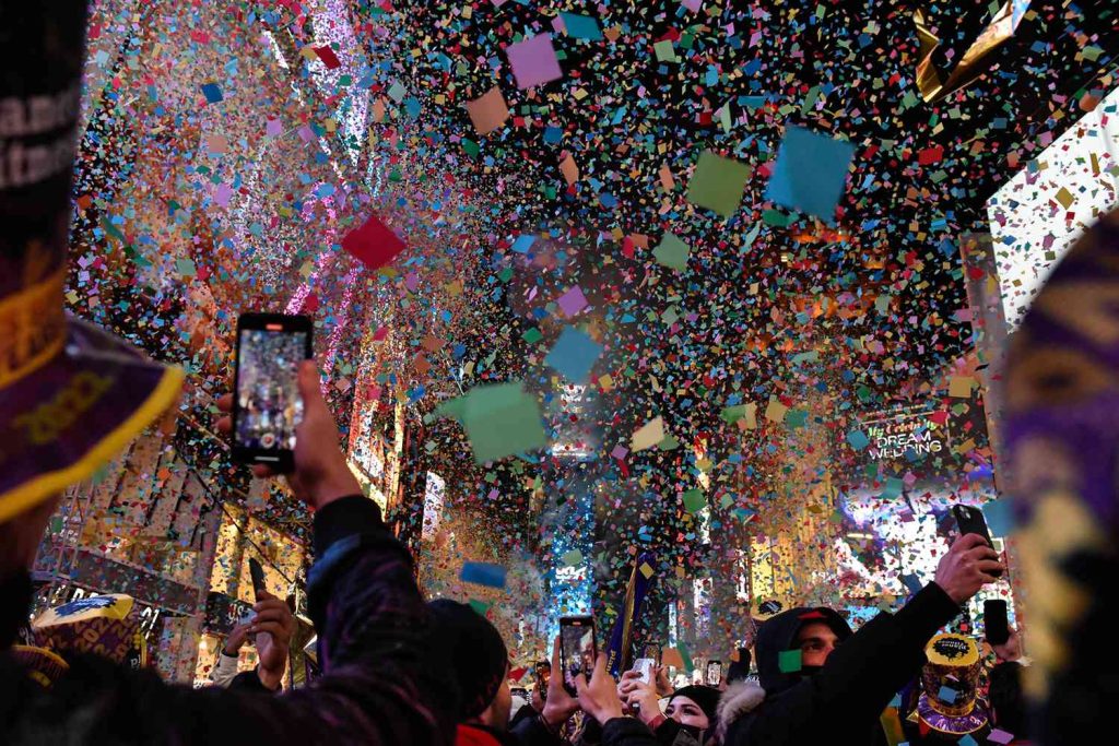 times-square-new-years-eve-celebration_NYCNYE1222-3a1e21105fa944f381b1667851873bb9